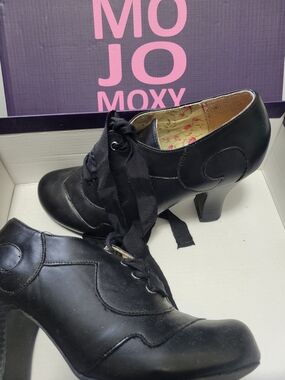 Mojo Moxy Black Ribbon Lace-Up Heeled Oxfords